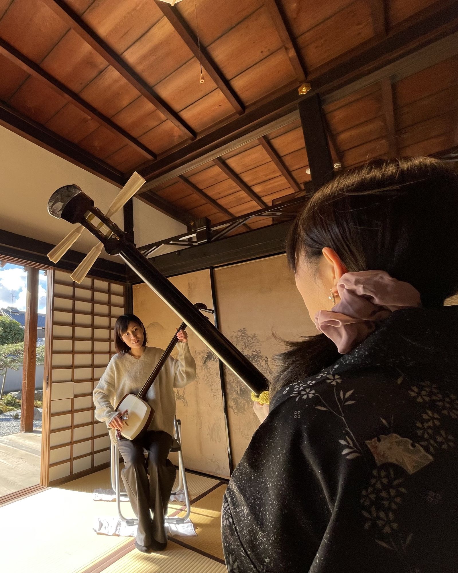 奈良県指定有形文化財 達磨寺・方丈で、日本の音色「三味線」を自分で