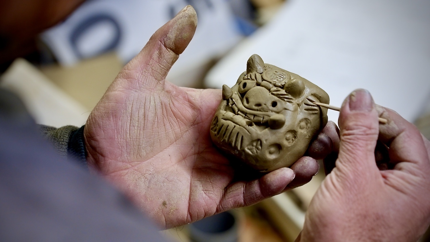 愛媛県今治市で触れる 菊間焼・鬼瓦の奥深い世界 | Origami Concierge